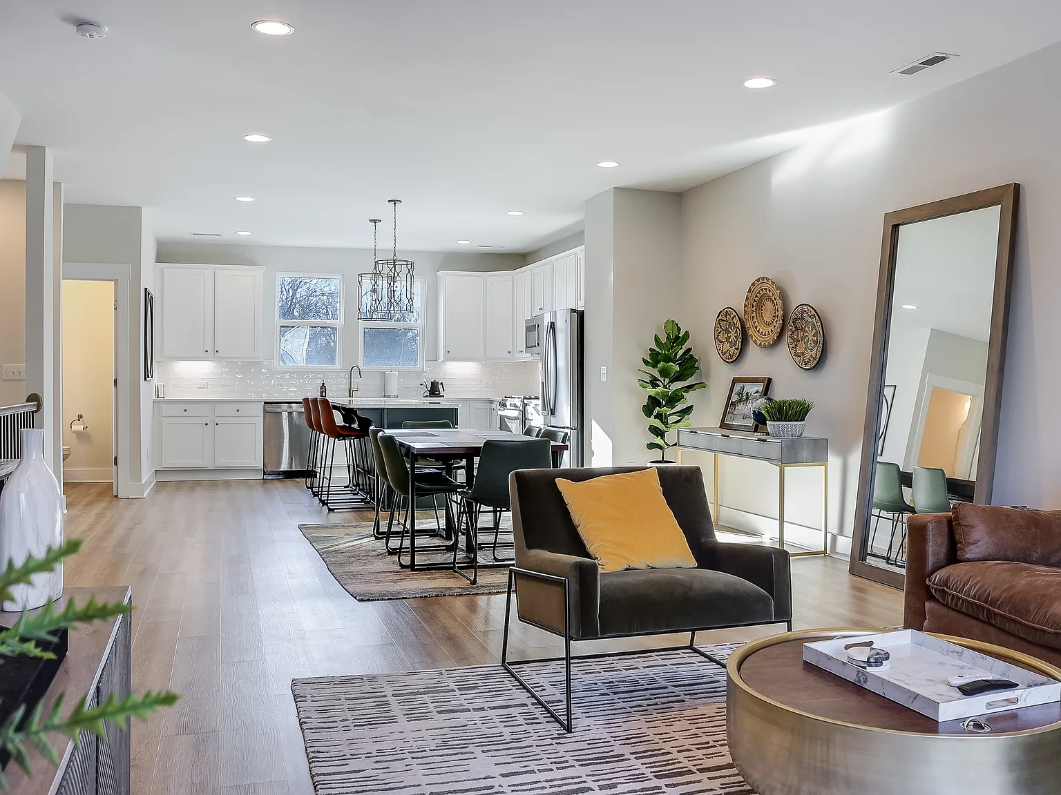 355 S Bruns Ave — Photo 4