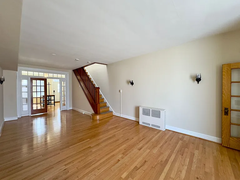 311 S East Ave — Photo 3