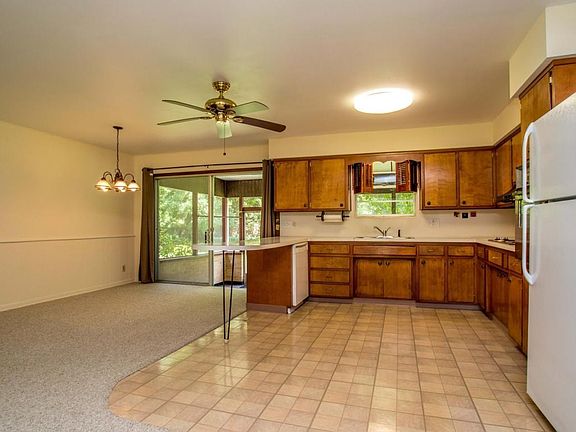Kitchen/Dining Rooms