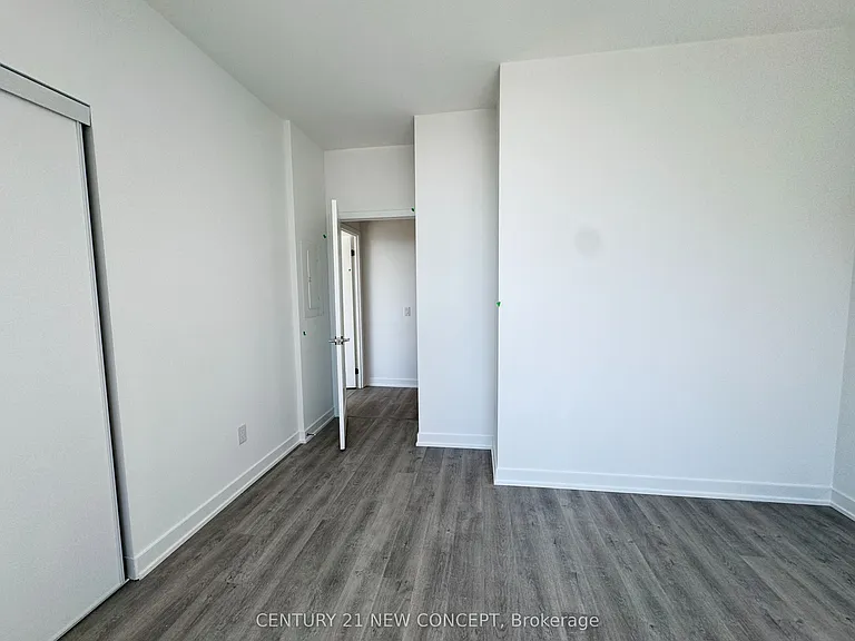 5105 Hurontario St #412 — Photo 19