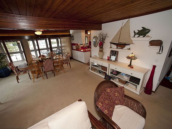 Great room - Floor to ceiling windows