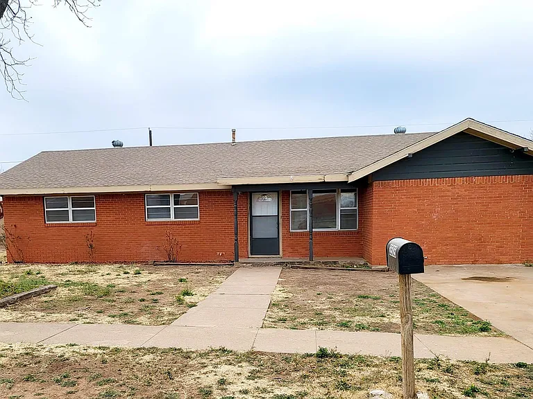 3505 Houston Ave — Photo 2