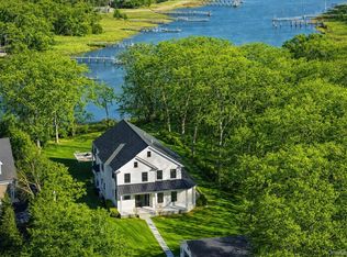 2590 Cox Neck Rd, Mattituck, NY 11952