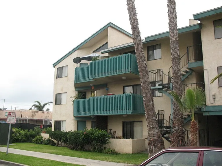 1505 Alvarado St — Photo 2