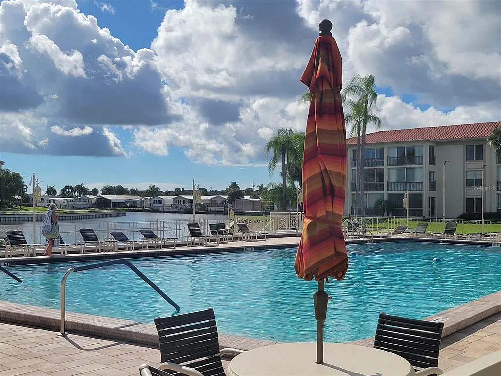 1 bed, 1.0 bath, 875 sqft, $2,000 — Photo 2
