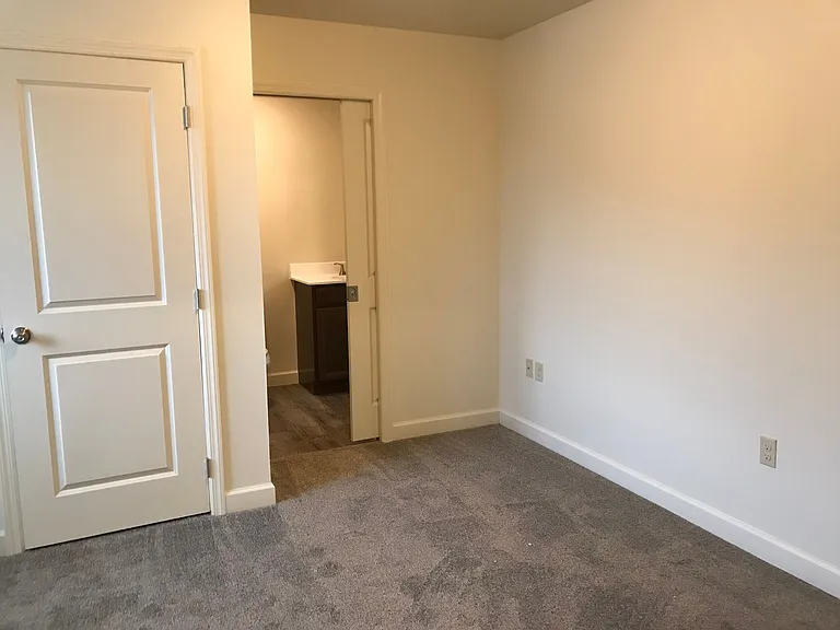 1740 Chestnut St — Photo 23