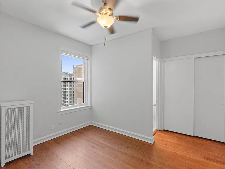 534 W Startford Pl — Photo 65