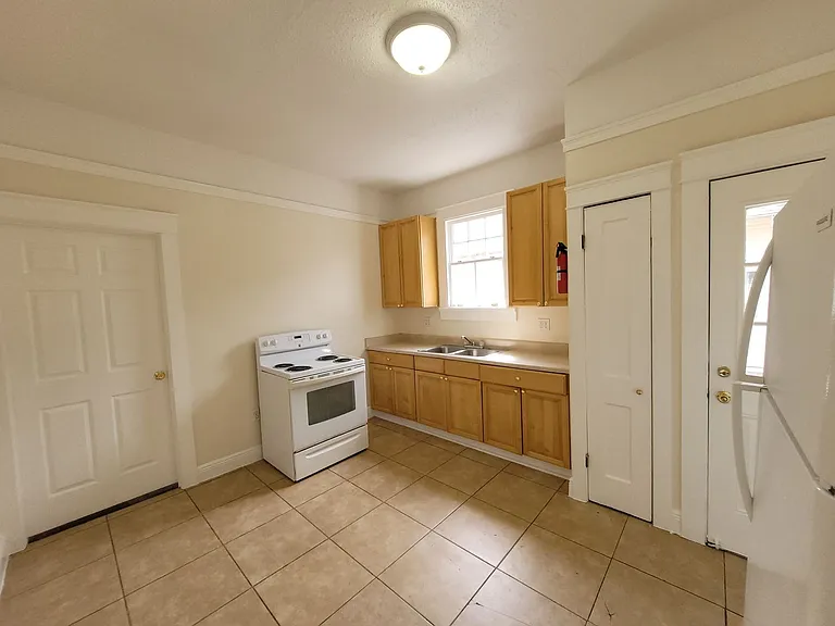 4702 Euphrosine St — Photo 10