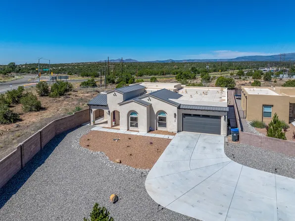 35 Confianza St, White Rock, NM 87547