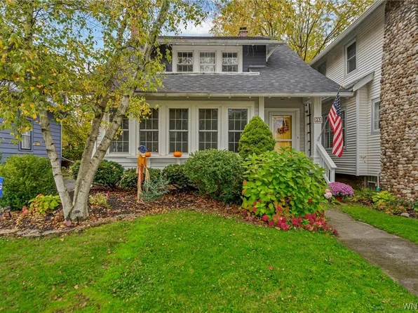 23 Church St, Lancaster, NY 14086