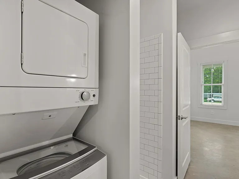 709 Jefferson St — Photo 17