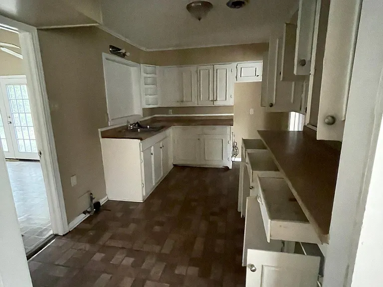 257 Roxton Ln — Photo 10