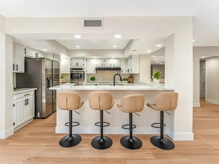 976 Pinehurst Dr — Photo 12