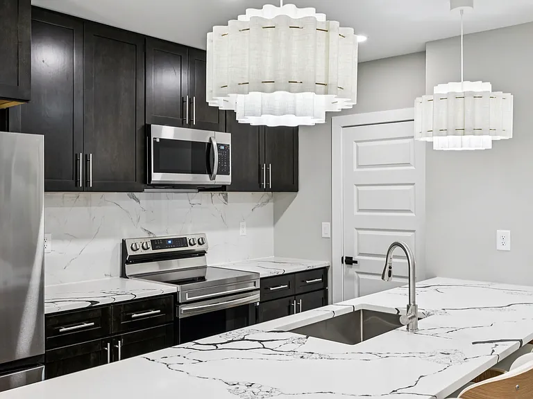 The Tucker Luxury Apartments — Photo 35