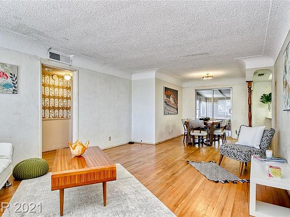 2nd image of 2301 Santa Paula Dr