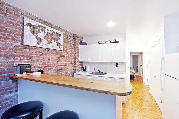 Rented by R New York | media 18