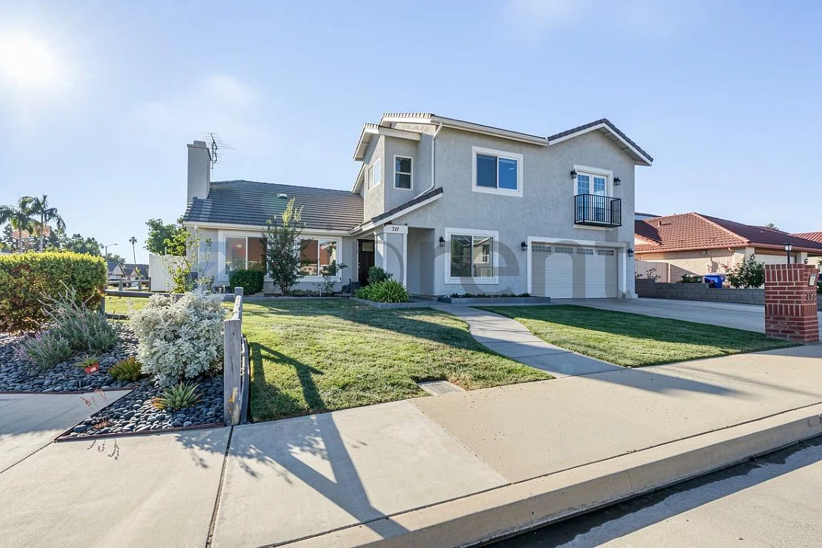 4 bed, 2801 sqft, $4,725 — Photo 3