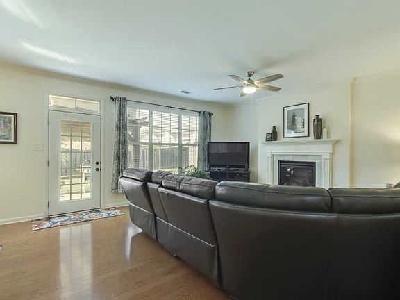 4th image of 2401 Ancient Oak Ln