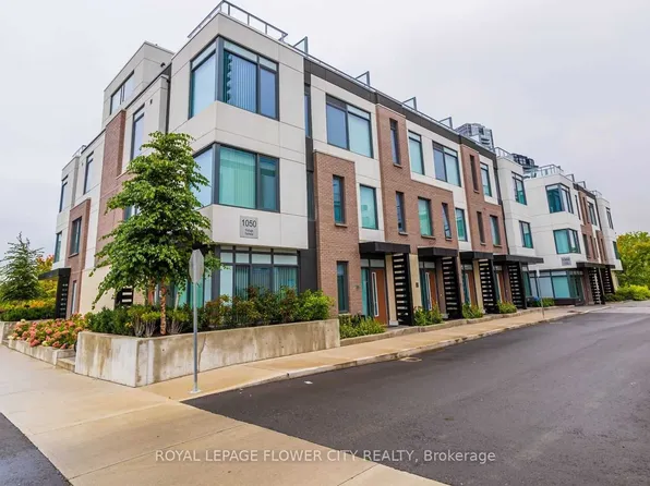1050 Portage Pkwy W #Townhouse 37, Vaughan, ON L4K 2M7