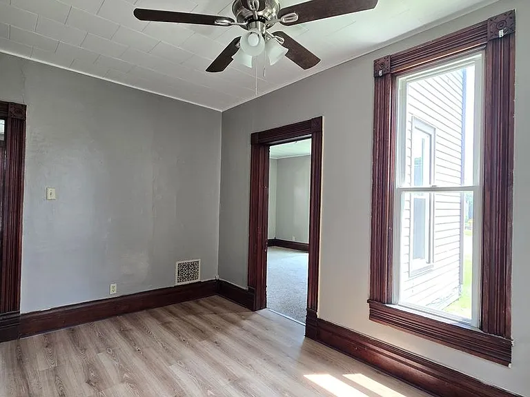 930-01 1/2 State St — Photo 1