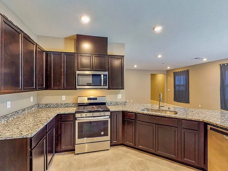 9733 Cluny Ave — Photo 10