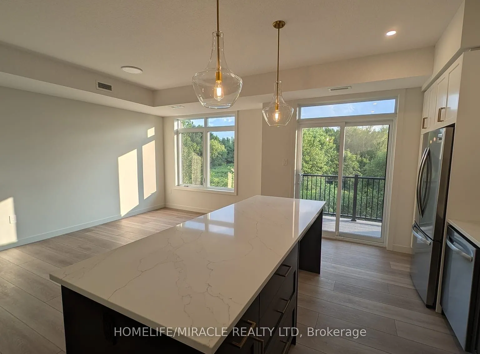 824 Woolwich Street — Photo 2