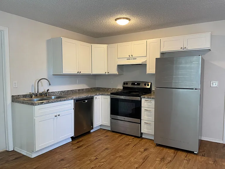 Bridgeport Terrace Apartments — Photo 36