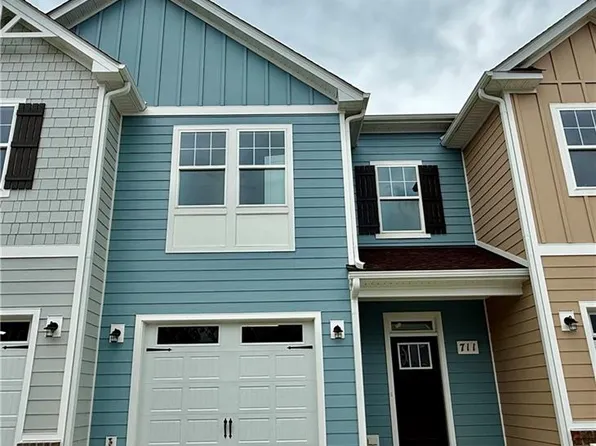 711 Flatrock Ln, Chesapeake, VA 23320