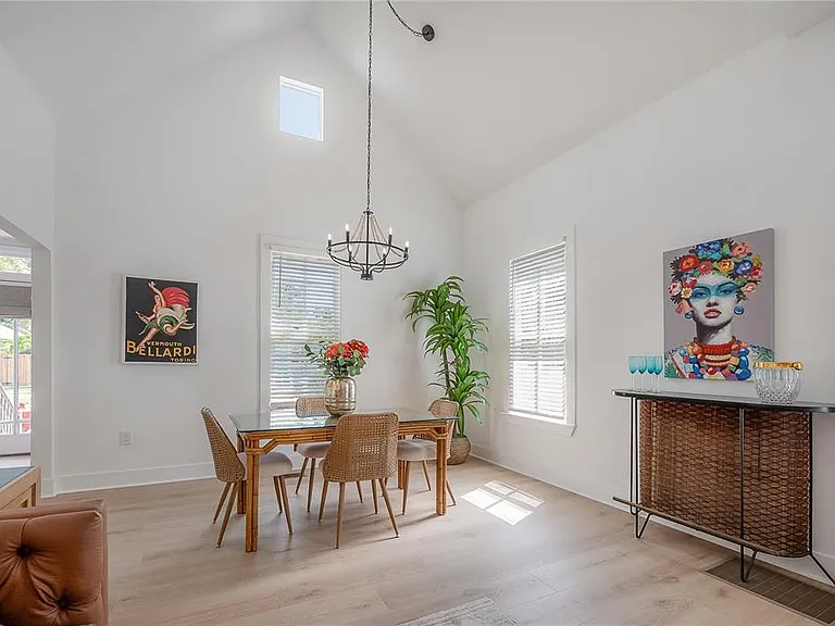 408 E Amelia Ave — Photo 5