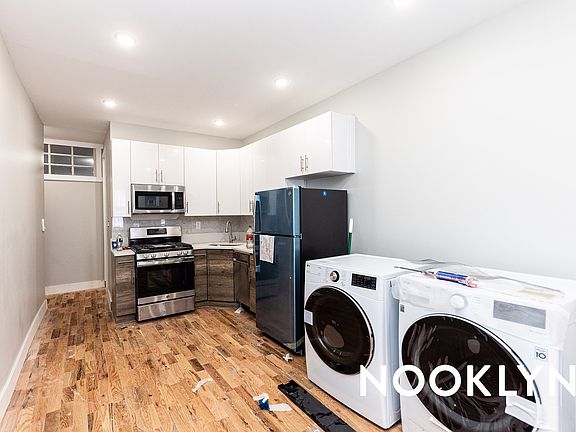4th image of 217 Maujer St APT 1R