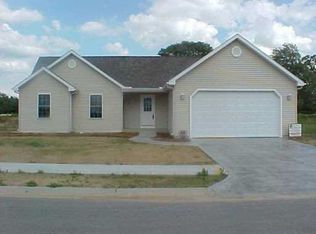 205 Walnut Xing, Walkerton, IN 46574