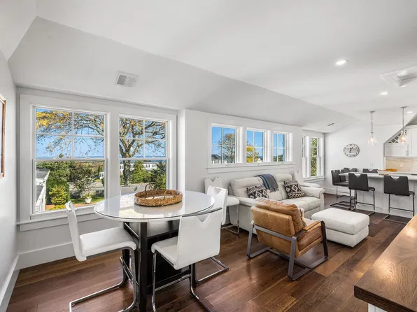 81 Warren Ave #3A, Plymouth, MA 02360
