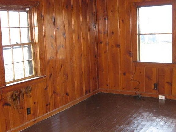 5th image of 203 Mitchell St