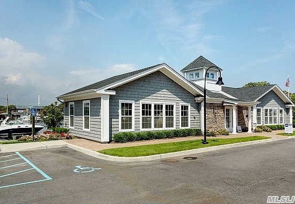 2nd image of 33 Nicole Ct