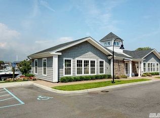 30 Nicole Ct, Copiague, NY 11726