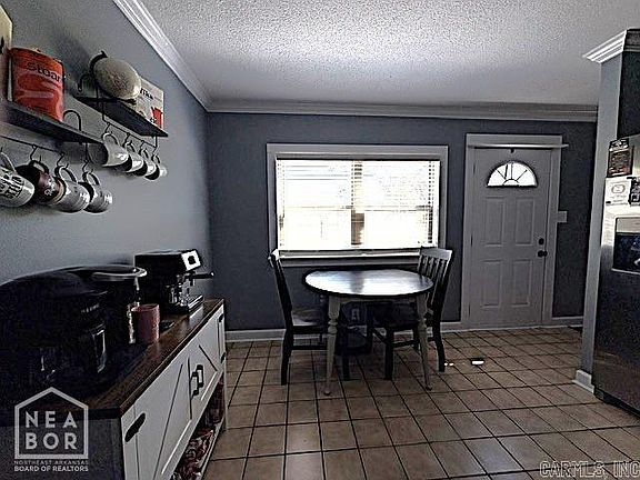 5th image of 704 Lunsford Ave