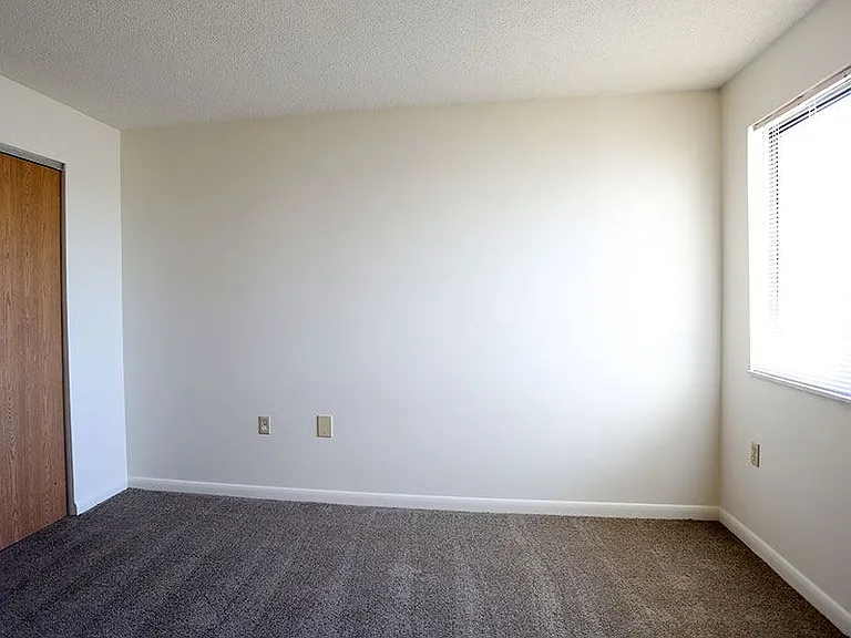 HUNTERS OAK APARTMENTS — Photo 11