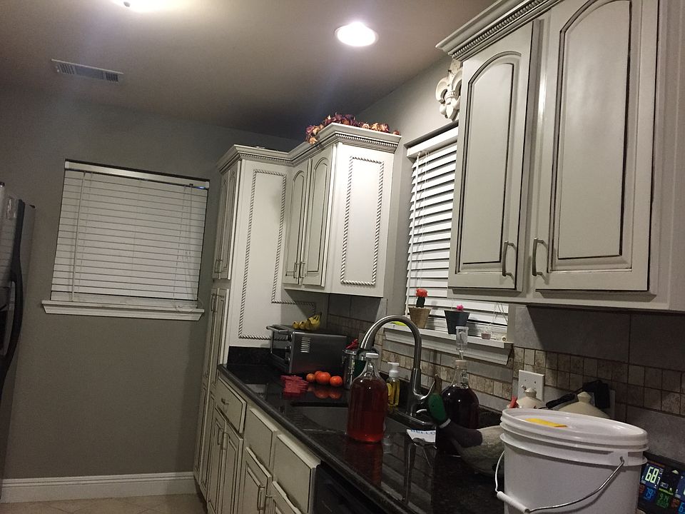 2nd image of 2713 Earl Dr