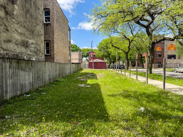 856 N Avers Ave, Chicago, IL 60651