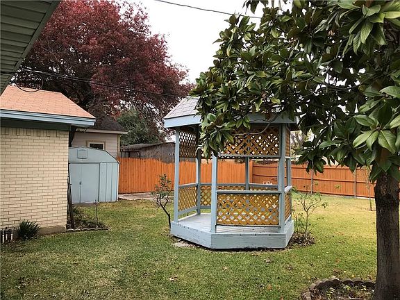 2nd image of 1002 Crestpark Dr