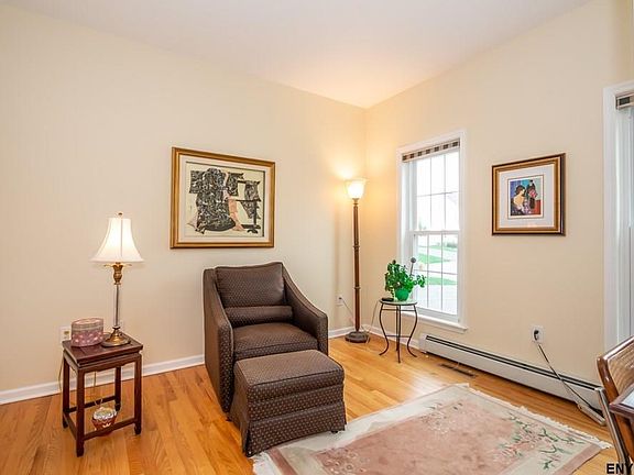3rd image of 10 Cathywood Ct