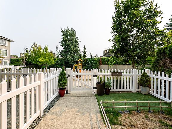 4th image of 16228 16th Ave #11