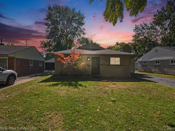 255 W Farnum Ave, Madison Heights, MI 48071