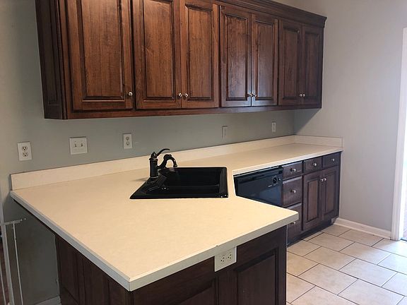 4th image of 2412 Muscogee Dr