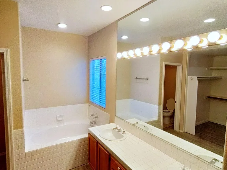 28414 Champions Dr — Photo 15