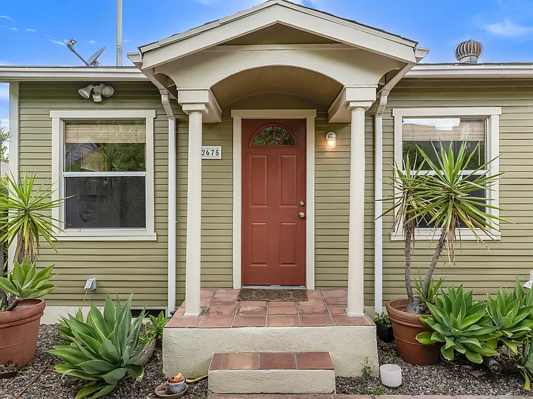 2675 Rich St — Photo 4