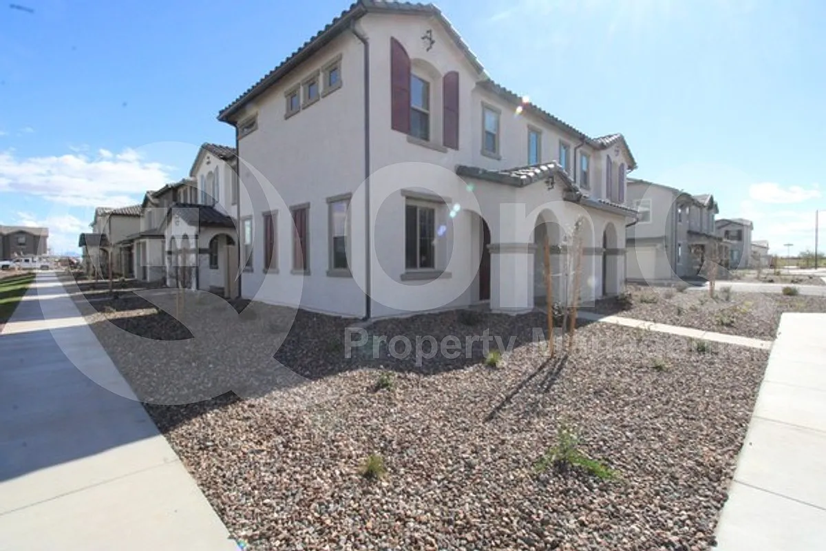 4 bed, 2.5 bath, 1846 sqft, $2,225 — Photo 2