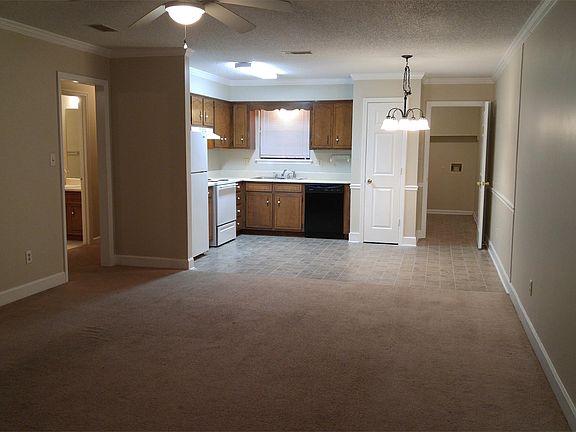 Kitchen seen from the foyer