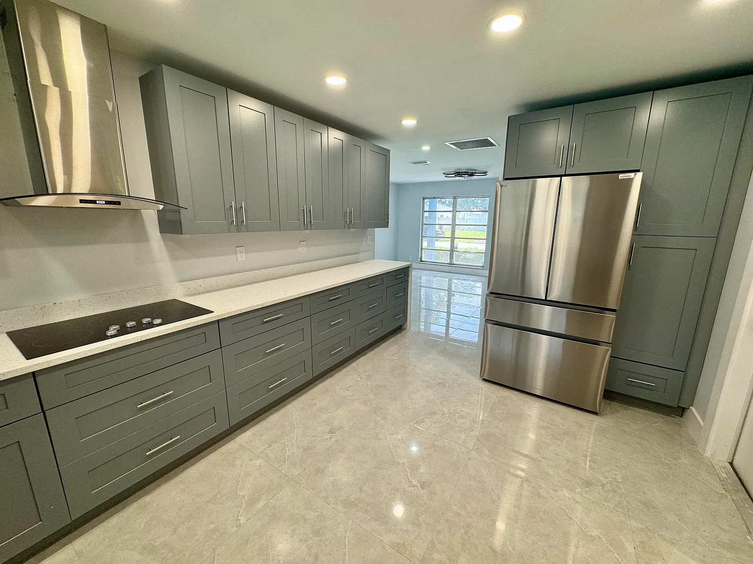 5 bed, 3.0 bath, 2605 sqft, $5,700 — Photo 4