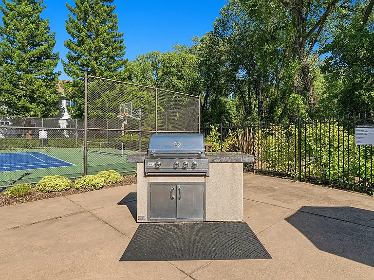 Preserve at Blue Ravine Apartments — Photo 11